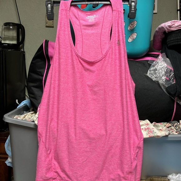 Gently worn Pink Reebok short and top set. - Picture 6 of 8